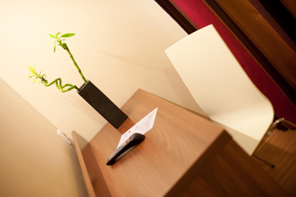Hotel Eurocentre 2* Toulouse Nord กาสเตนู-เดเอสเตรตูฟองด์ส ภายนอก รูปภาพ