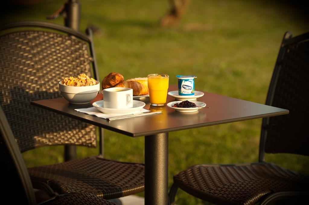 Hotel Eurocentre 2* Toulouse Nord กาสเตนู-เดเอสเตรตูฟองด์ส ภายนอก รูปภาพ